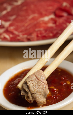 Mongolische Hot Pot, eintauchen, Lamm in Chilisauce Stockfoto