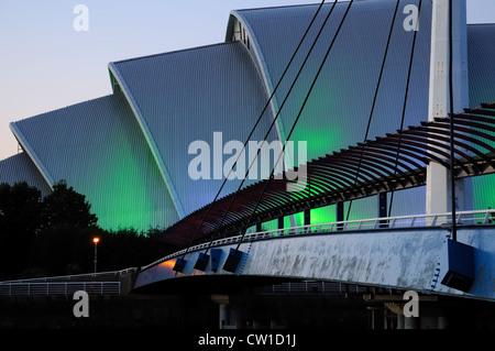 Die Glocke-Brücke und dem Clyde Auditorium von Glaswegians als das Gürteltier liebevoll genannt Stockfoto