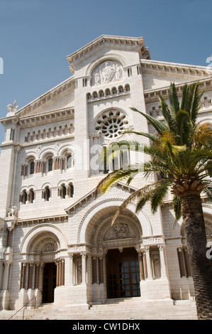 Sankt Nikolaus Kathedrale Cathédrale de Monaco in Monte Carlo mit Finikas Palme Stockfoto