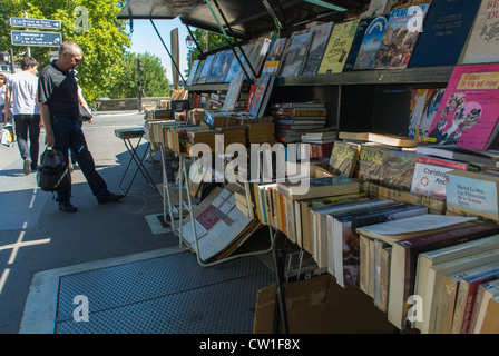 Paris, Frankreich, französische Gebrauchtbücher auf dem Markt am seine-Kai, Bouquinistes, Buchstände paris Stockfoto