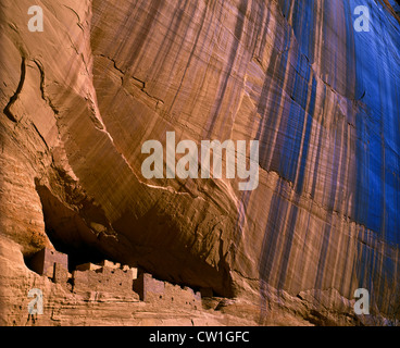 White House Ruinen, Canyon de Chelly, Arizona auf der Navajo-Nation. Diese Ruinen wurden von den Anasazi gebaut. Stockfoto