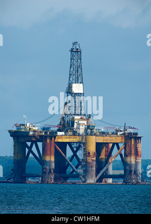 Öl-Bohrinsel JW McLean, betrieben von Transocean, im Cromarty Firth gewartet wird.    SCO 8282 Stockfoto
