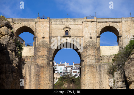 Neue Brücke (Spanisch: Puente Nuevo) vom 18. Jahrhundert in Ronda, Andalusien, Spanien. Stockfoto