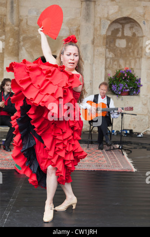 Flamenco-Tänzerin an der Waterperry Kunst in Aktion 2012, Oxfordshire, England 40 Stockfoto