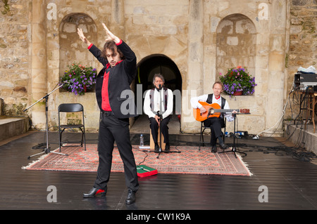 Flamenco-Tänzerin an der Waterperry Kunst in Aktion 2012, Oxfordshire, England 8 Stockfoto