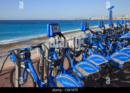 Öffentliche Fahrräder zu vermieten an der Promenade in Nizza, Côte d ' Azur, Frankreich Stockfoto