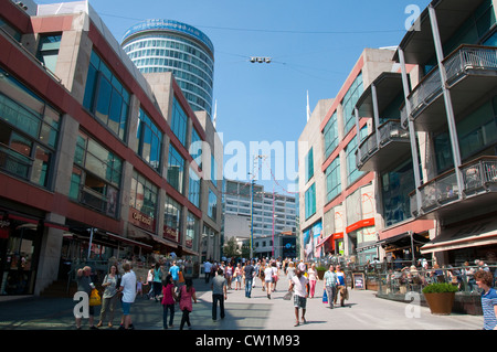 Die beschäftigt Bullring shopping-district in Birmingham City, West MIdlands, UK Stockfoto