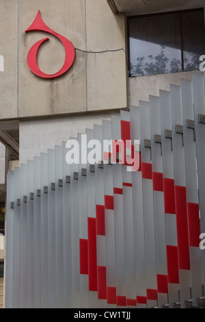 Str. Davids Hall, Neuadd Dewi Sant in Cardiff City Centre logos Stockfoto