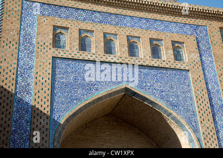 Detail der Handarbeit am Eingang zum Mausoleum des Pahlavan Mahmud und Khane von Chiwa, Chiwa, Usbekistan Stockfoto