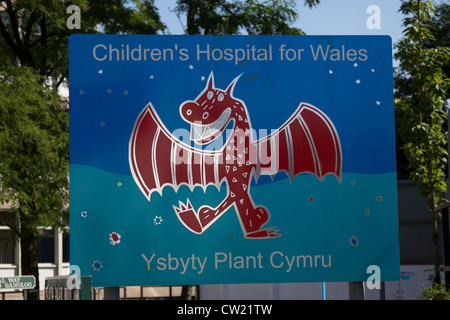 Kinderklinik für Wales Ortseingangsschild im Heide Park Way, Ffordd Parc y Mynydd Bychan, Heide Krankenhauskomplex, Cardiff Stockfoto