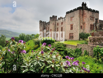 Muncaster Schloss und Schlossgarten im englischen Lake District Stockfoto