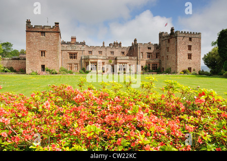 Muncaster Schloss und Gärten blühen in der Nähe von Ravenglass im englischen Lake District Stockfoto