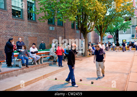 Boccia spielen, in Little Italy, Baltimore, Maryland Stockfoto