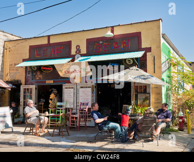 Blatt und Bohnen Kaffee und Zigarren, Samstag auf The Strip District, Penn Avenue, Pittsburgh, Pennsylvania Stockfoto