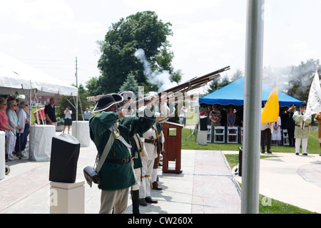 Söhne der amerikanischen Revolution am Memorial Day Zeremonie im Washington Park Cemetery. Stockfoto