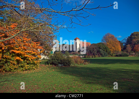 St Peter Kirche und Preston Park Gardens, Brighton, East Sussex Stockfoto