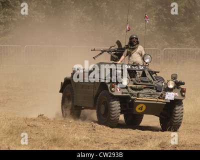 Der Daimler Ferret Mk1 Liaison ist ein leichtes Aufklärungsfahrzeug der britischen Armee. Es wurde für schnelle Mobilität und Unterstützung bei taktischen Operationen entwickelt. Dank seiner kompakten Größe und seines 4x4-Laufwerks ist er in verschiedenen Gebieten sehr wendig. Stockfoto