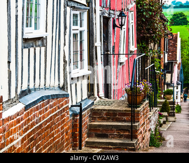 Eine Reihe von bunten Altstadthäuser in Lavenham, England Stockfoto