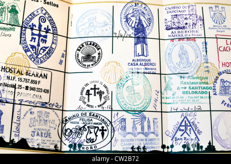 Spanien, St.James Weg: Pilgrim´s-Pass mit kompletten Briefmarken Stockfoto