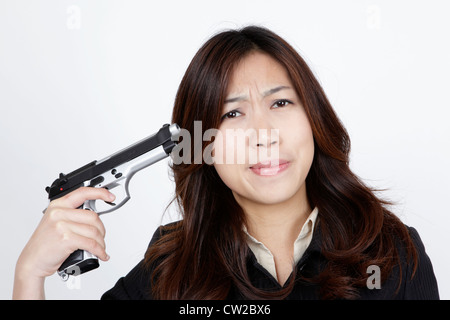 Büro-Dame ist müde von der Arbeit und will selbst schießen. Stockfoto