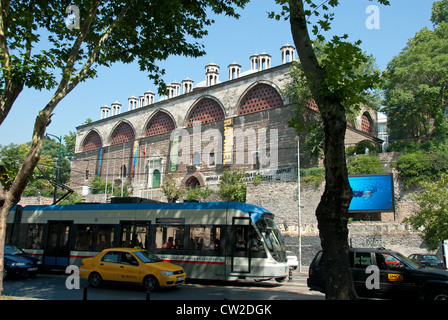 ISTANBUL, TÜRKEI. Die Tophane, einem ehemaligen osmanischen Kanone Gießerei (und jetzt ein Kunstzentrum) im Bezirk des gleichen Namens. 2012. Stockfoto