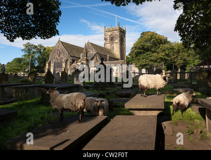 Pfarrkirche Saint Wilfred, in Calverley, Leeds. Die Kirche wurde bis ins 14. Jahrhundert zurück. Stockfoto