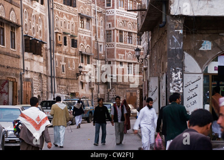 Straße in der Altstadt von Sana ' a bei Dämmerung, ein UNESCO-World Heritage Site, Jemen, Westasien, Arabische Halbinsel. Stockfoto