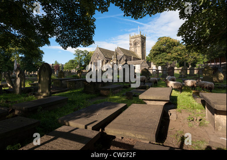 Pfarrkirche Saint Wilfred, in Calverley, Leeds. Die Kirche wurde bis ins 14. Jahrhundert zurück. Stockfoto