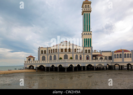 Schwimmende Moschee, Batu Ferringhi, Penang, Malaysia Stockfoto