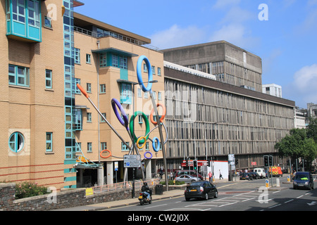 Bristol Royal Hospital für Kinder und Bristol Royal Infirmary (graue Bit), England, Großbritannien, Deutschland, UK, Europa Stockfoto