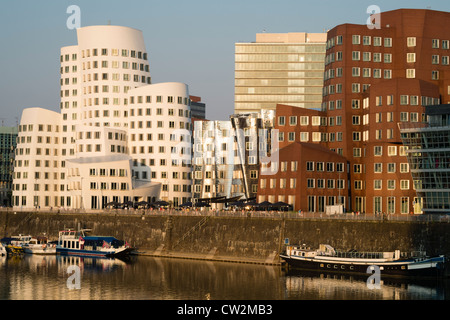 Neuer Zollhof Bauten von Frank Gehry im Medienhafen in Düsseldorf Deutschland Stockfoto