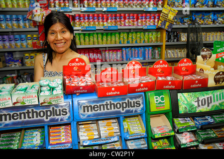Mendoza Argentinien, Avenida San Juan, 24-Stunden-Geschäft, Shopping Shopper Shop Geschäfte Markt Kauf Verkauf, Geschäft Geschäfte Business-Unternehmen, Atem Mints, Stockfoto