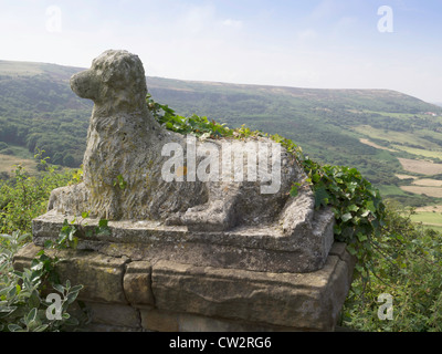 Gartenornament Hund Statue am Raven Hall Hotel Ravenscar North Yorkshire Stockfoto
