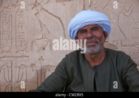 Ägyptischen Mann vor Edfu Ägypten Stockfoto