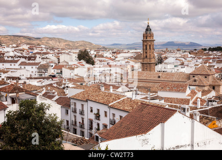 Antequera, Andalusien, Andalusien, Spanien, Europa. Blick über "Weiße Dorf" Dächer von der "Altstadt". Stockfoto