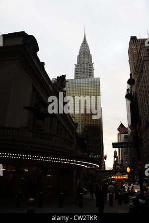 Dawn-Porträt, Chrysler Building, weiße Lampen Festzelt Grand Central Terminal, East 42nd Street in Vanderbilt Avenue in New York Stockfoto