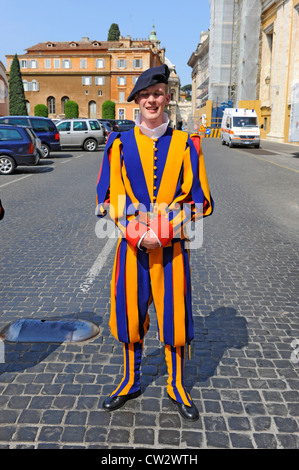 Uniformierte Vatikan Wachen außerhalb Rom Italien Europa Stockfoto