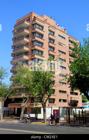 Mendoza Argentinien, Avenida Emilio Civit, Straßenszene, Hochhaus Wolkenkratzer Gebäude Gebäude Eigentumswohnung Wohnapartments h Stockfoto