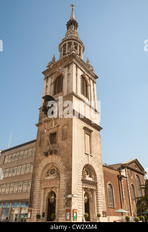 Saint Mary Le Bow Church, an Ecke Bogen Kirchhof und Cheapside, London, England Stockfoto