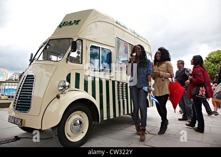 Klassische Morris Icecream Van London UK Stockfoto