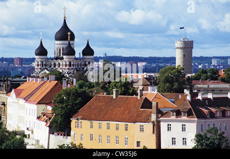 Dächer der Altstadt mit Alexander Nevsky-Kirche, Tallinn, Estland Stockfoto