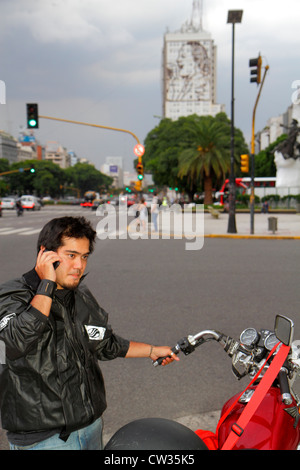 Buenos Aires Argentinien, Avenida 9 de Julio, Straßenszene, Hispanic Hispanic Latino Latino Latinos, Spanisch sprechender Mann Männer männliche Erwachsene, jung Stockfoto