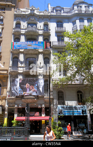 Buenos Aires Argentinien, Avenida de Mayo, Straßenszene, Eigentumswohnung Wohnapartments Gebäude Gebäude Gehäuse, Stadtwohnungen, Beaux Arts, ein Stockfoto