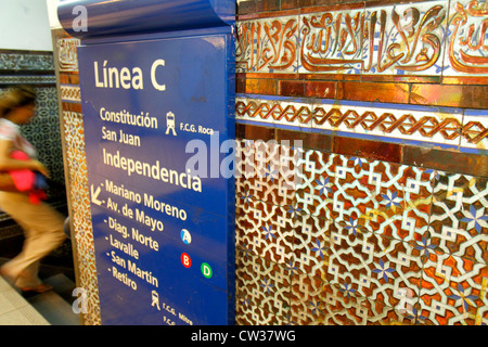 Buenos Aires Argentinien,Subte,Metro,Estacion Independencia,U-Bahn,Zug,Zug,öffentlicher Verkehr,Nahverkehr,Eingang,Schild,Linie C,Autobahn Route,Wand bis Stockfoto