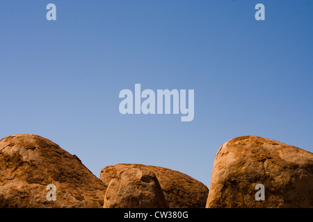 Des Teufels Murmeln eine Felsformation im Outback Australien Stockfoto