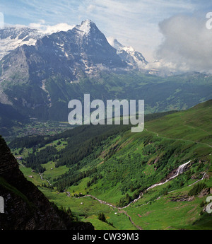 Schweiz. Vom ersten Blick auf die Nordwand des Eiger und das Jungfraumassiv vie Stockfoto