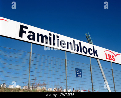 Karlsruhe - das Zeichen für Familien im Wildparkstadion Stockfoto