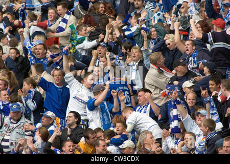 Berlin, Hertha BSC-Fans im Olympiastadion Stockfoto