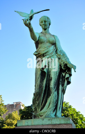 Brüssel, Belgien. Statue der Soldat Taube / au Pigeon Soldat im Quadrat des Blindees Stockfoto