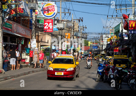 Straßenszene in Chaweng Beach Village auf der Insel Ko Samui, Thailand. Stockfoto